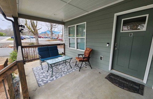 Waxhaw Casa | Quaint Condo in Waxhaw. Walking distance to all attractions!
