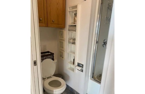 Deep Cove Casa | Quaint cottage within a 5 minute walk to Deep Cove, beach, & mountain adventures