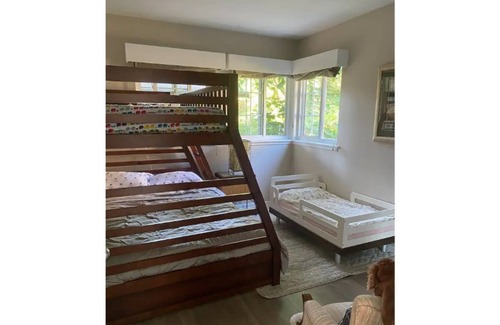 Deep Cove Casa | Quaint cottage within a 5 minute walk to Deep Cove, beach, & mountain adventures