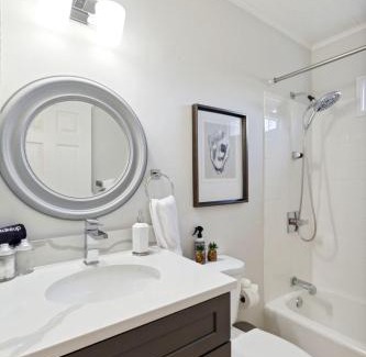 Mount Pleasant Casa | Quaint Cottage-Great Location with Hot Tub!