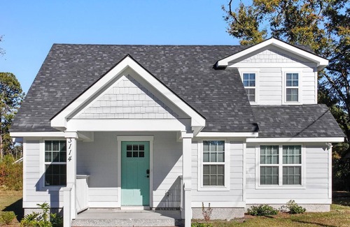 Thunderbolt Casa | Quaint Cottage Home on College