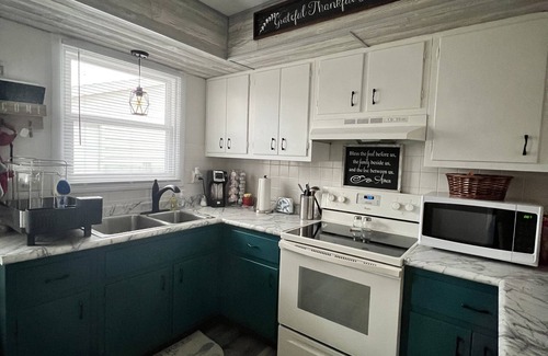 Muncie Casa | Quaint cottage near Ball Hospital and Ball College