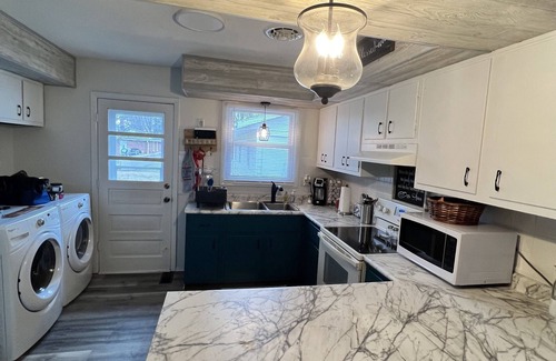 Muncie Casa | Quaint cottage near Ball Hospital and Ball College