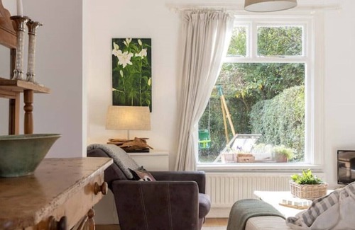 Belfast Cabaña | Quaint Cottage near City Airport & Titanic Quarter