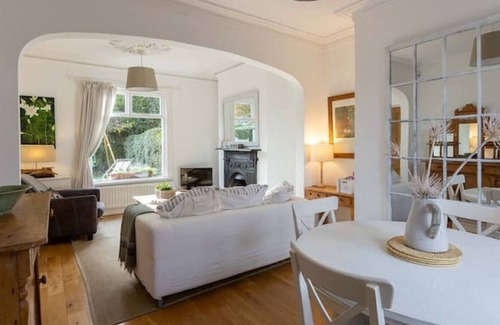 Belfast Cabaña | Quaint Cottage near City Airport & Titanic Quarter