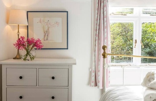 Belfast Cabaña | Quaint Cottage near City Airport & Titanic Quarter