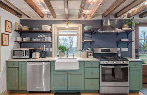 Stevens Cabaña | Quaint Cottage on Farm HOT TUB & Fire Pit