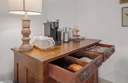 Stevens Cabaña | Quaint Cottage on Farm HOT TUB & Fire Pit