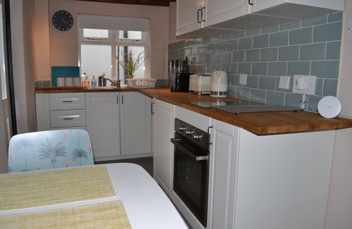 Wrenbury Cabaña | Quaint cottage on the village green