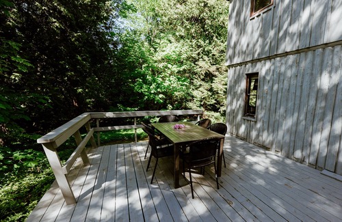 Lake Leelanau Cabaña | casa de campo recientemente remodelado tiene capacidad para 6 en N. lake Leelanau