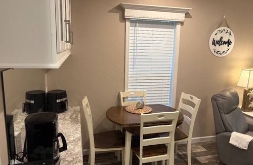 Crystal River Cabaña | Quaint cottage tucked away in Crystal River. 1 Bedroom 1 Bath.