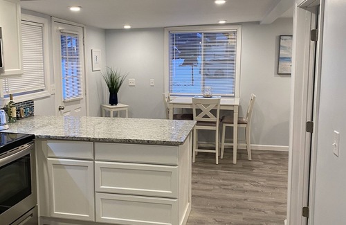 North Kingstown Casa | Quaint cottage one block from water