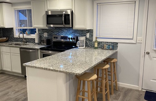 North Kingstown Casa | Quaint cottage one block from water