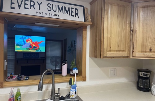Houghton Lake Casa | Quaint Cottage with lake access.