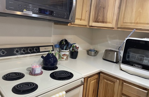 Houghton Lake Casa | Quaint Cottage with lake access.