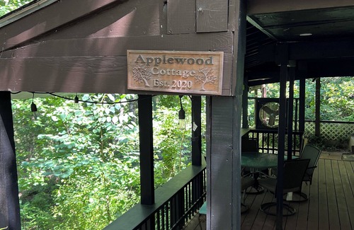 Greenville - Spartanburg Cabaña | Quaint cottage with a beautiful view.