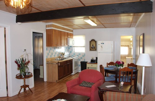 Deep Hole Casa | Quaint Cottages Near Everything on Beach Road