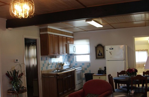 Deep Hole Casa | Quaint Cottages Near Everything on Beach Road