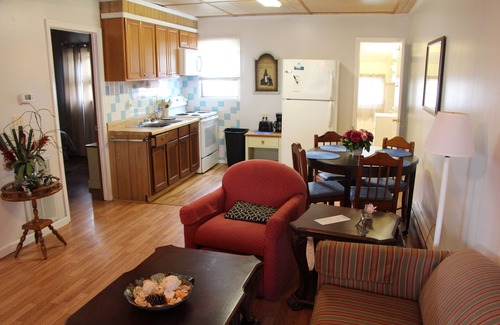 Deep Hole Casa | Quaint Cottages Near Everything on Beach Road