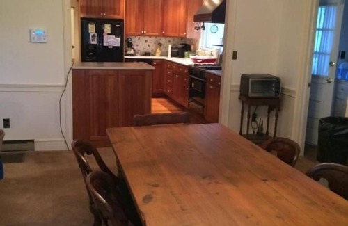 Dublin Casa | Pintoresco Country Cottage, Vistas a la montaña, TV / Radford / VA Familias Haven