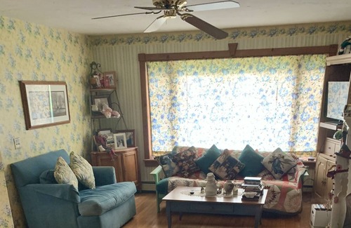 East Jewett Casa | Quaint Country House with Moutain Views