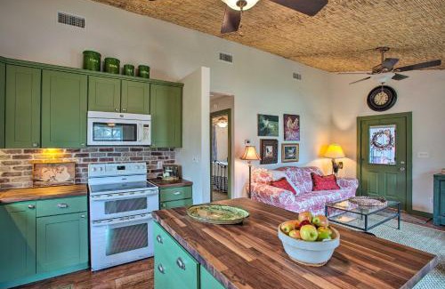 Dennis Casa | Quaint Countryside Casita 45 Mi to Ft Worth