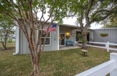 Dennis Casa | Quaint Countryside Casita 45 Mi to Ft Worth