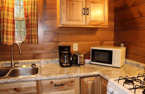 Clarington Cabina | Quaint Couples Cabin ~ NO PETS