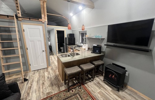 Wasilla Cabina | Quaint cozy cabin getaway near Hatcher Pass, Clear Night Cabin A