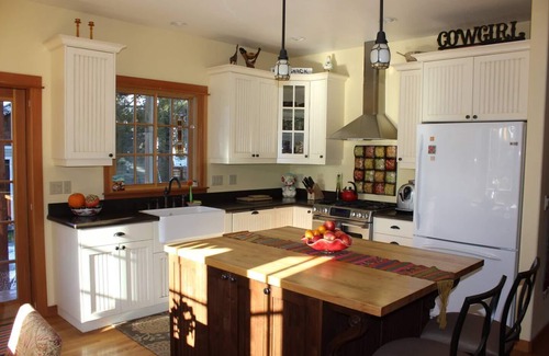 Old Bend Casa | Quaint, Cozy, Comfortable Home