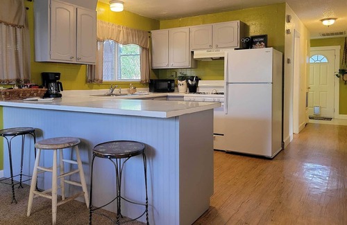 Pear Park Cabaña | ¡NUEVO! Cottage The Bee’s Knees Cottage ’<3 Mi a las bodegas!