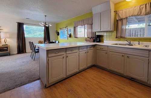 Pear Park Cabaña | ¡NUEVO! Cottage The Bee’s Knees Cottage ’<3 Mi a las bodegas!