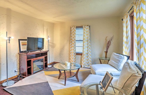 Maple Heights Cabaña | Quaint + Cozy Home < 15 Mi to Dtwn Cleveland!