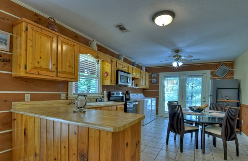 Copperhill Cabina | Quaint & Cozy Millhouse with Working Water Wheel