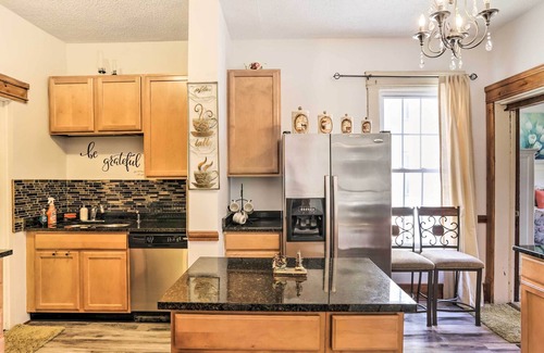 Lorain Apartamento | Quaint & Cozy Retreat < 1 Mi to Lakeview Park
