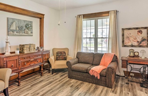 Lorain Apartamento | Quaint & Cozy Retreat < 1 Mi to Lakeview Park
