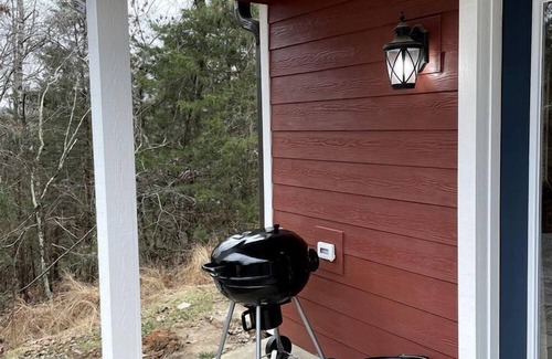 Lexington Cabina | Quaint Cute Cabin Incredible for a Couples Escape in Virginia