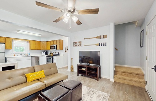 Thayerville Cabaña | Quaint dog-friendly retreat near the lake w/ wood stove, gas grill, & large yard
