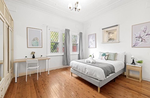 Maroubra South Casa | Quaint Double Room - Seconds to Shops & Eateries - Shared Bathroom