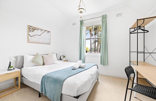 Maroubra South Casa | Quaint Double Room - Seconds to Shops & Eateries - Shared Bathroom