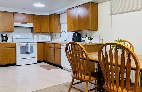 Laramie Apartamento | Quaint Downstairs Apartment by Campus w/amenities