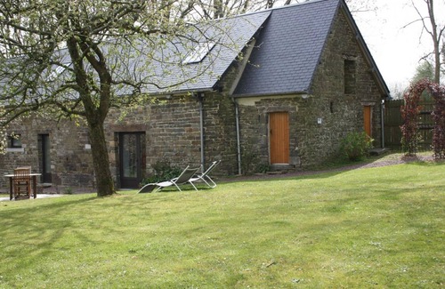 Beauchamps Cabaña | Encantador estudio en casa de piedra con jardín, cerca de senderos, mini-granja y todas comodidades.