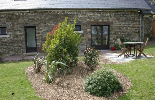 Beauchamps Cabaña | Encantador estudio en casa de piedra con jardín, cerca de senderos, mini-granja y todas comodidades.