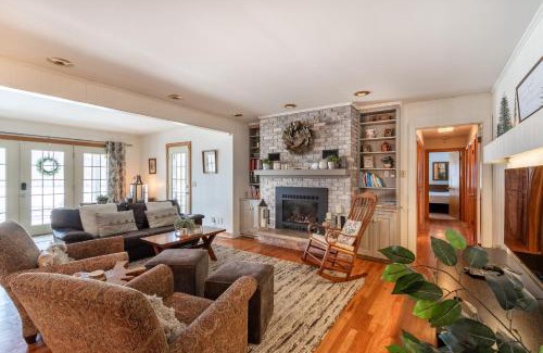 Keezletown Casa | Quaint Elkton Home near Shenandoah National Park!