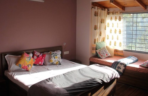 Kaul Cabaña | Quaint exclusive cottage in heart of a lush forest, beside a stream!!