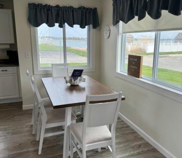 Bliss Corner Casa | Quaint, family friendly Beach house for 4