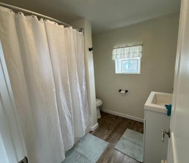 Bliss Corner Casa | Quaint, family friendly Beach house for 4