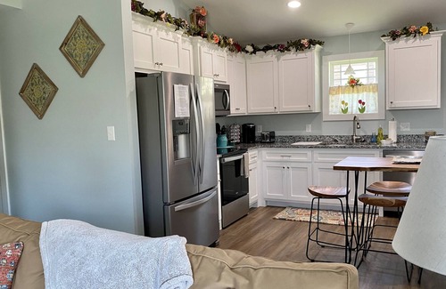 Landrum Cabaña | "Quaint ~ Fresh ~ Convenient"