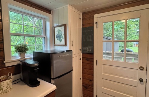 Kirksville Cabaña | Quaint Guest Cottage