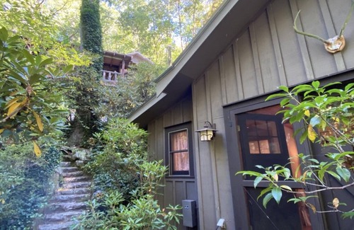 Lake Sequoyah Cabina | Quaint Highlands guest house cabin. Private and secluded.